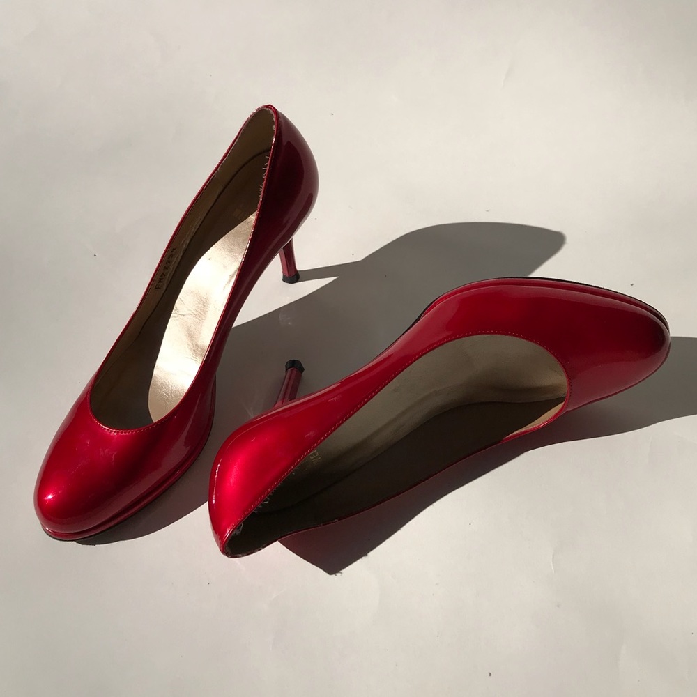 Stuart Weitzman ruby red, patent leather pumps👠